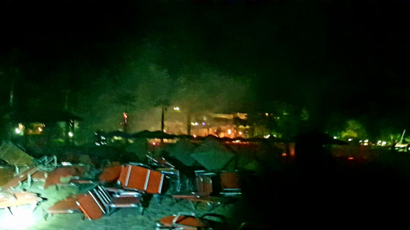 Само в БЛИЦ! Огромен пожар в известен хотелски комплекс на южното Черноморие СНИМКИ