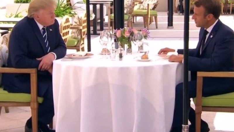 Тръмп и Макрон топят ледовете преди срещата на върха на Г-7 ВИДЕО