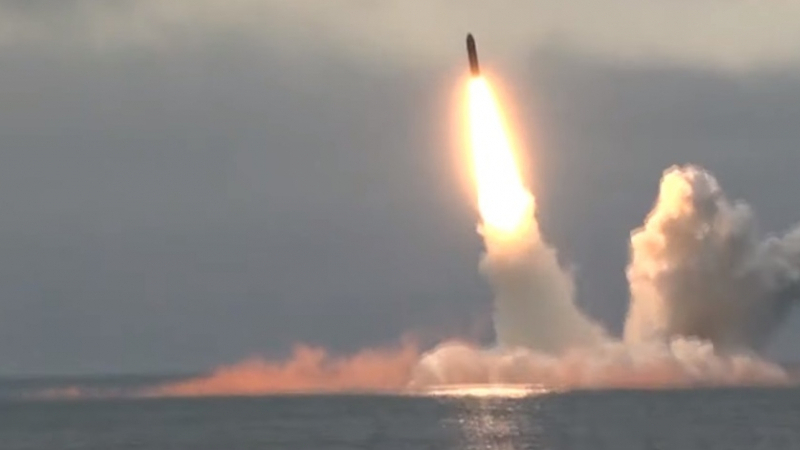 Русия изстреля ракетата „Булава” от подводница ВИДЕО