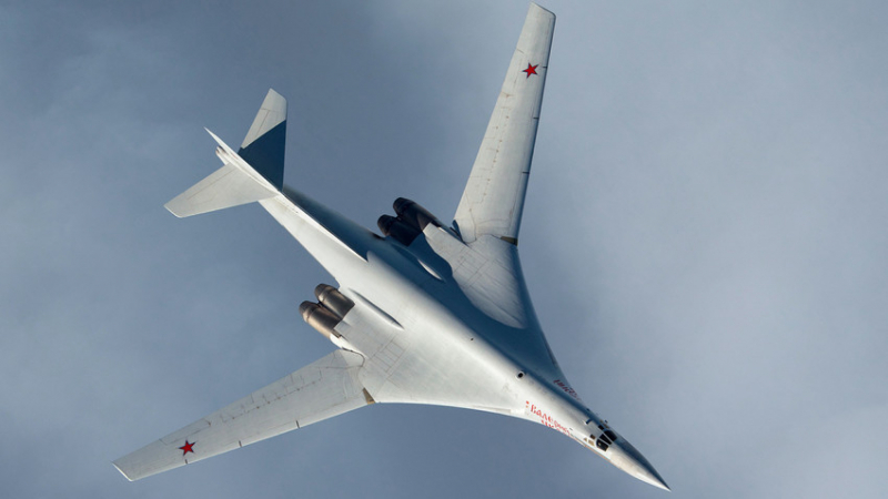 Заснеха уникално ВИДЕО на руския ракетоноец Ту-160 във въздуха