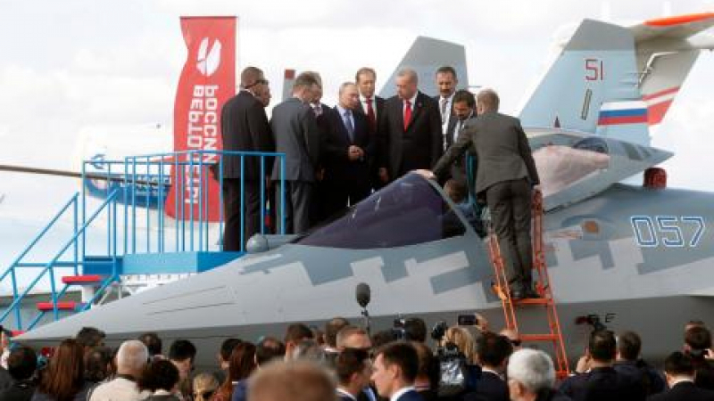 Путин показа на Ердоган изтребител Су-57 (СНИМКИ)
