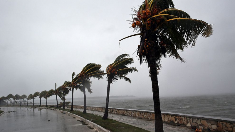 Бурята Дориан прерасна в ураган преди да достигне Пуерто Рико (ВИДЕО)