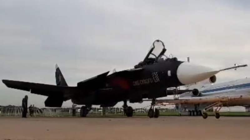 Русия показа необичайния изтребител Су-47 "Беркут" ВИДЕО