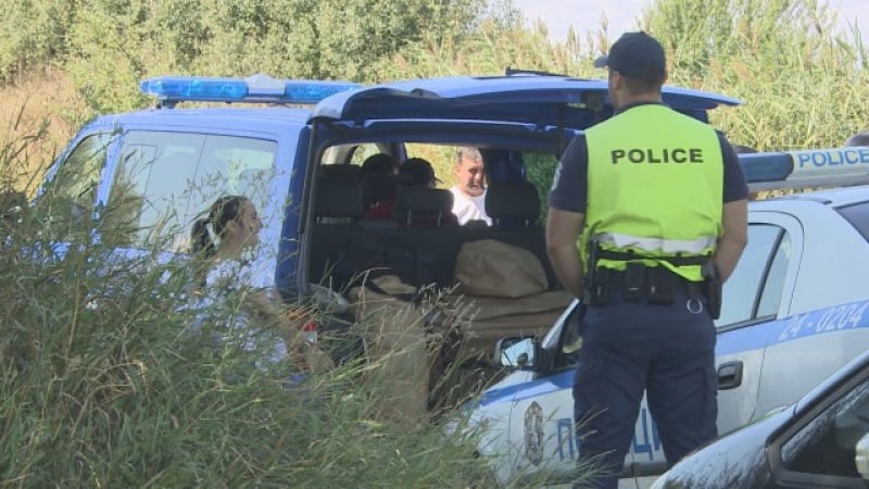 Полицаи влязоха във фургона на 45-г мъж край Пазарджик и онемяха