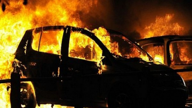 Сигнал до БЛИЦ: Кола пламна на столичен булевард