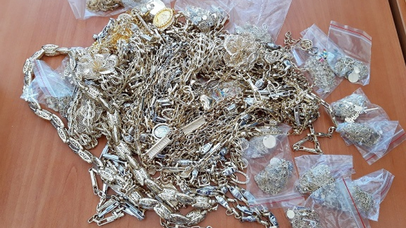 Митничари откриха златно имане за близо 100 бона СНИМКИ