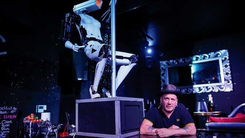 Шок: Ето как роботите ще заместят танцьорките в стриптийз баровете ВИДЕО 