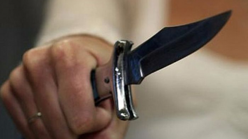Мъж нападна с нож електротехници в Горна Оряховица