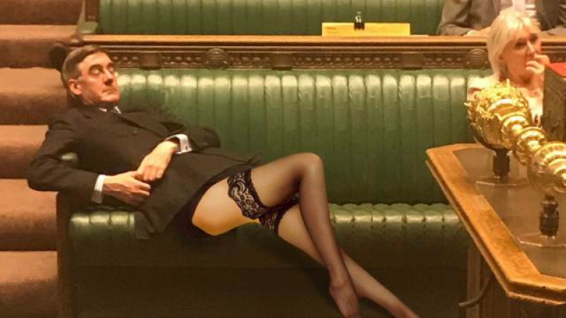Депутат заспа по време на заседание и го сцепиха от подигравки СНИМКИ