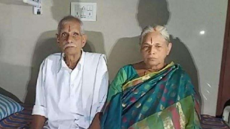 Невероятно: 74-годишна роди близначки в Индия СНИМКИ