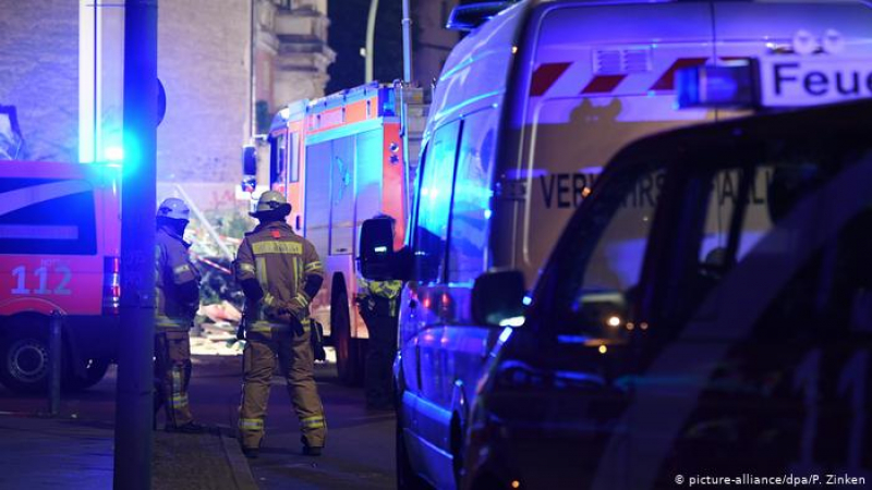 Кървав ужас в Германия: "Порше" помете хора на тротоар СНИМКИ