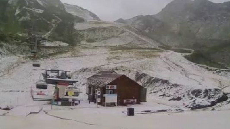 Чудо на природата: Сняг заваля над черноморски курорт ВИДЕО