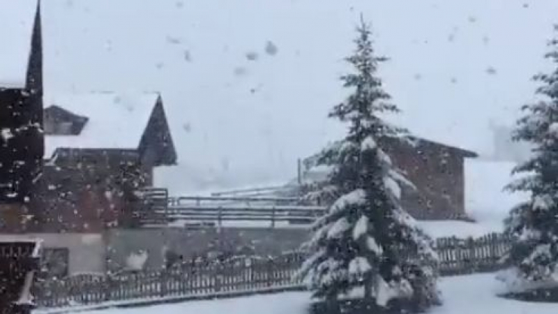 Сняг по никое време падна в Италия ВИДЕО 