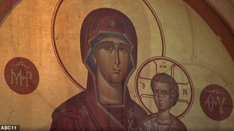 Чудо божие: Дева Мария проплака във фалирала черква СНИМКИ 