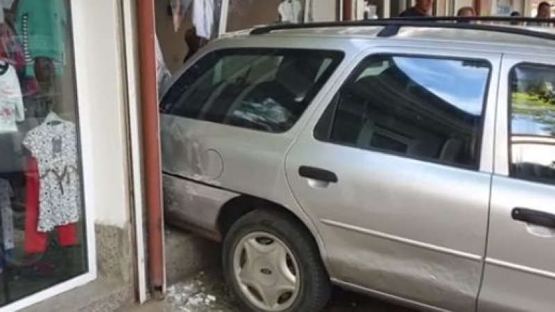 Екшън ВИДЕО: Минувачи линчуват пиян шофьор в Казанлък 