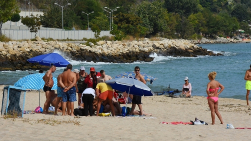 Критична ситуация на плажа във Варна