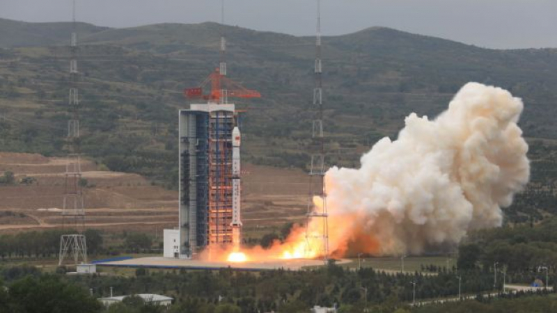 Китай изстреля сателит