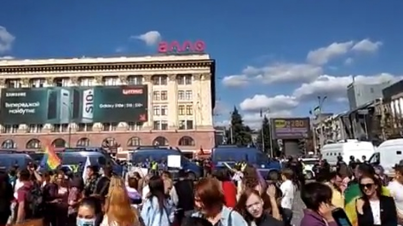 Пребиха участници на гей парад в Украйна ВИДЕО