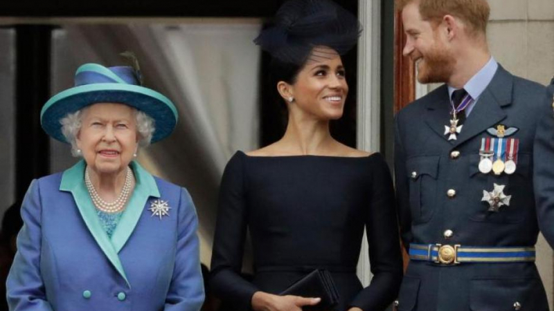 „Мирър“: Гърми скандал - Елизабет II забрани да ѝ споменават Меган 