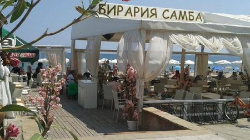 Грозни сцени в плажна кръчма в Бургас, невинна клиентка го отнесе заради... 