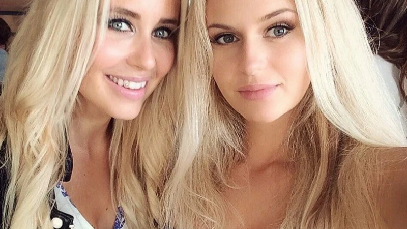 Шведска моделка пусна СНИМКИ с майка си и подлуди фенове с двоен сексапил 