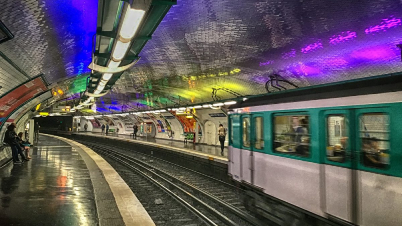 Невероятен кошмар в метрото на Париж, пътниците крещят от ужас 