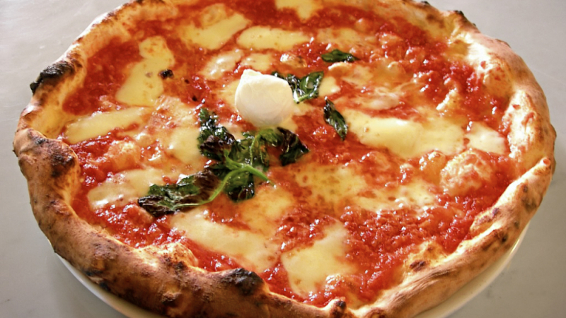 В Неапол обясниха каква точно трябва да бъде истинската пица