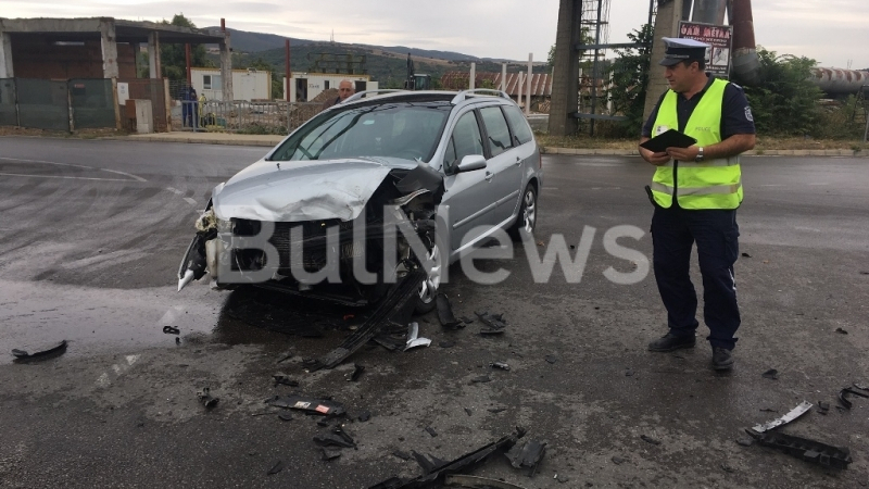  Верижна катастрофа затвори възлов булевард във Враца СНИМКИ