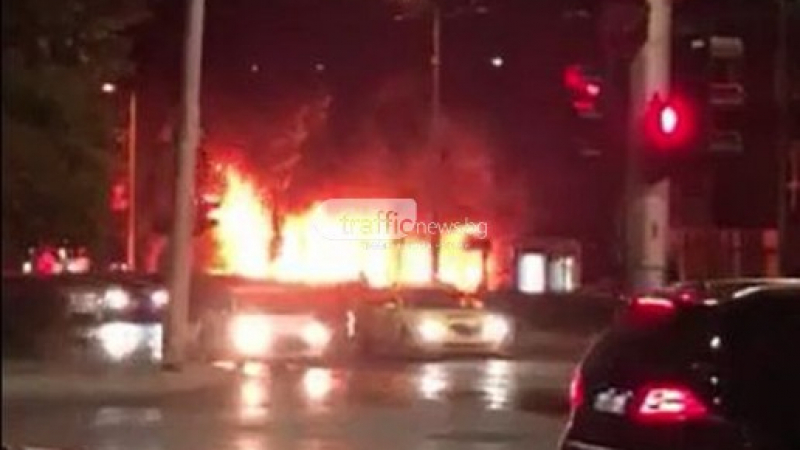 Огнен ад в Пловдив блокира булевард СНИМКИ