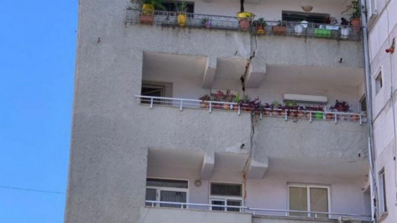 Земетресението в Албания разполови жилищен блок СНИМКИ