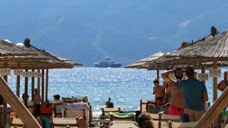 Гръцки хотелиери: Докато има туристи от България, септември ще е като юли! ВИДЕО
