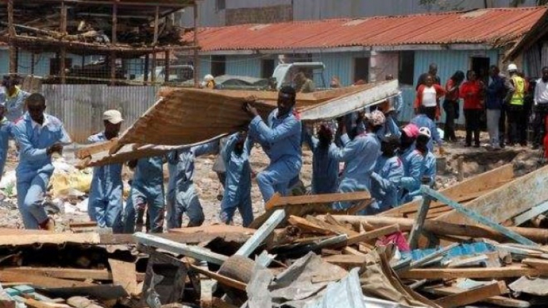 Ужас в Кения: Училище се срути и уби 7 деца СНИМКИ