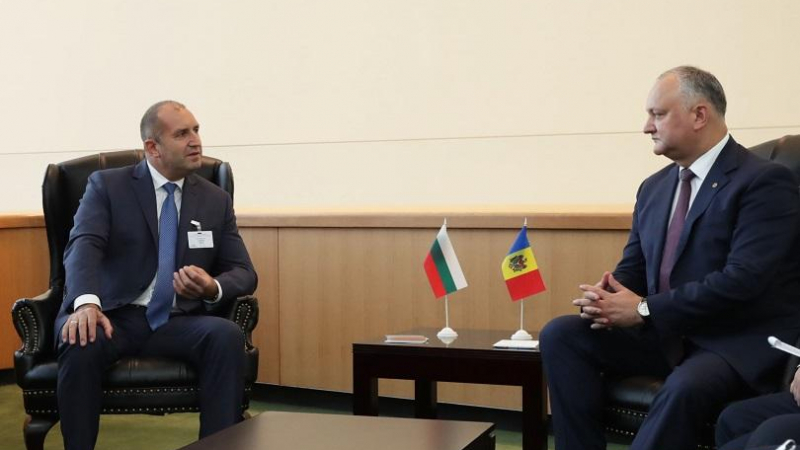 Румен Радев се срещна с президента на Молдова и получи гаранции за българите там