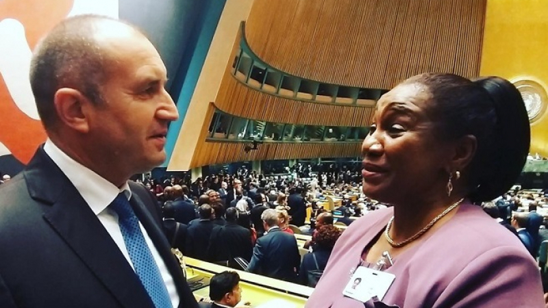 Радев проведе разговор на български с министърка от Конго СНИМКА