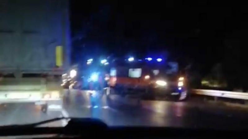 Извънредно! Тежка катастрофа на пътя Русе-Разград, пожарникари вадят...