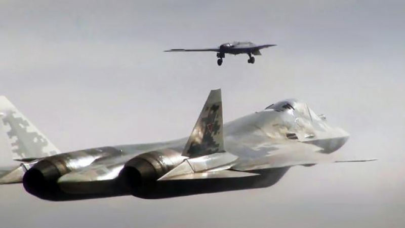 Руснаците ликуват: На Запад оцениха полета на безпилотника “Ловец”/Охотник/ и Су-57