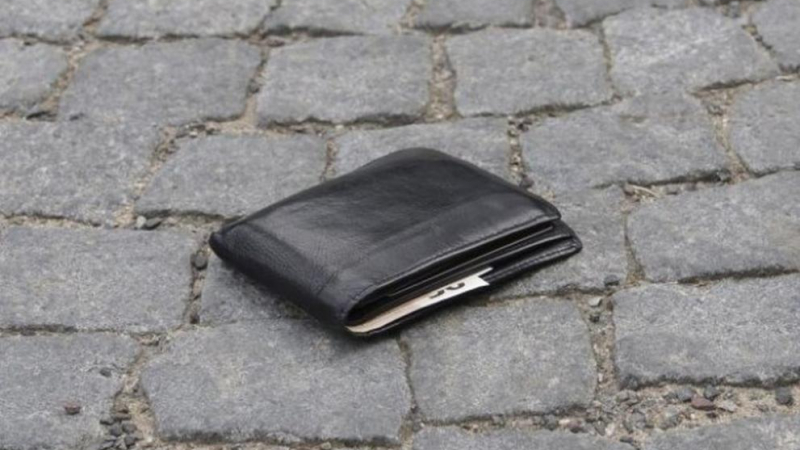 Ученик от Разград откри портмоне с пари, не е за вярване какво се случи после
