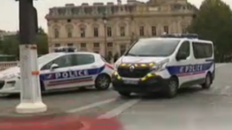 Лични подбуди стоят зад убийството на четирима полицаи в Париж