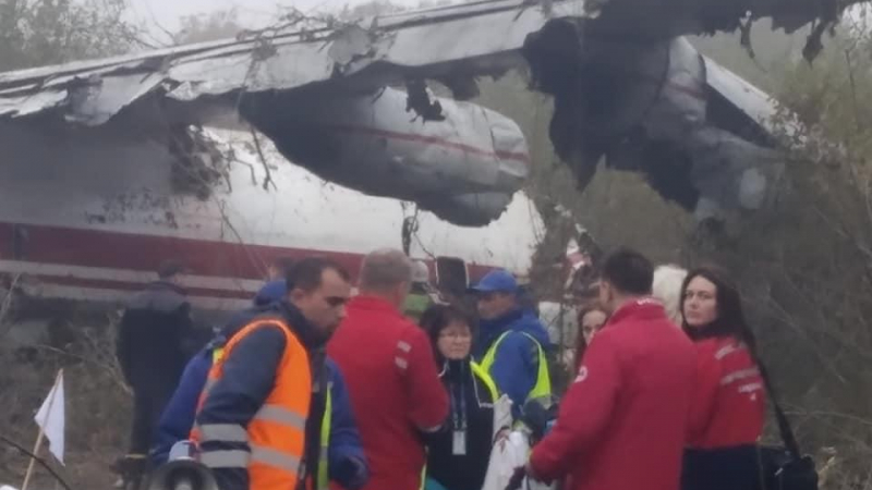 Извънредно: Самолет рухна до гробище, има загинали ВИДЕО