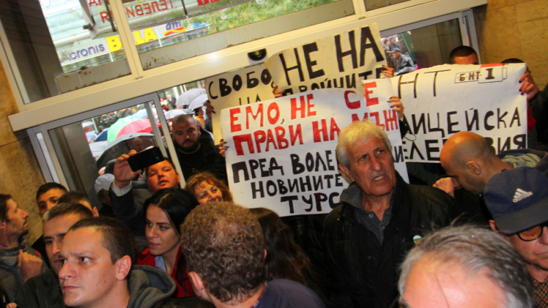 "Атака": БНТ се гаври 5 часа с 1000 българи