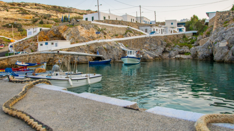 Гръцки остров дава 10 000 долара, ако се преместите там СНИМКИ