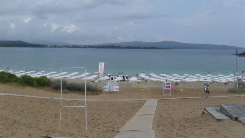 Писъци огласиха плажа в Бургас 