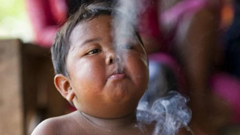 2-годишно дете пуши по 40 цигари на ден! Ето какво го сполетя след 9 години