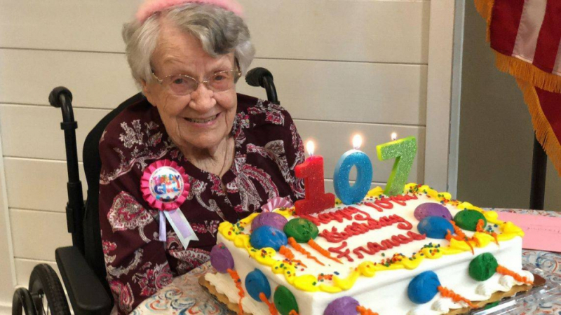 Ще се шокирате какво е пила цял живот тази 107-годишна жена ВИДЕО