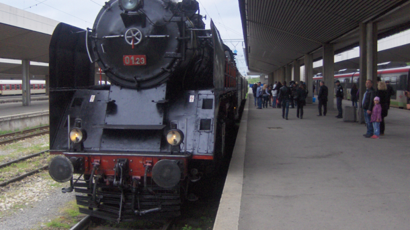 Атракционен влак с парен локомотив и вагон от „Корона експрес”  ще пътува между София и Кюстендил