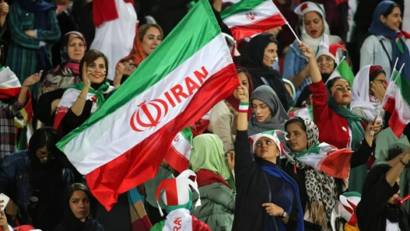 Пуснаха за пръв път ирански жени на стадион