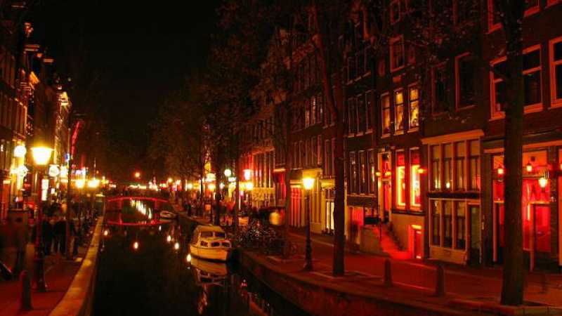 "Червените фенери" и дрогата накарали Холандия да се откаже от името си