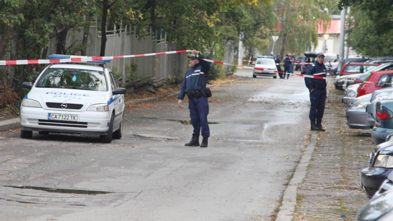 Жена мина край колата на бившия директор на школото в Горно Драглище и изтръпна от ужас 