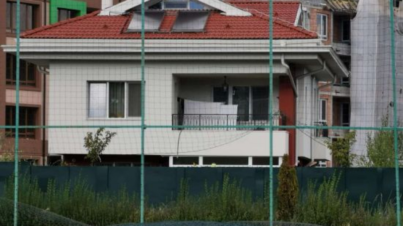 Възраждане: Обитава ли зам-кмета на София Тодор Чобанов незаконна къща и с какви средства я е построил?