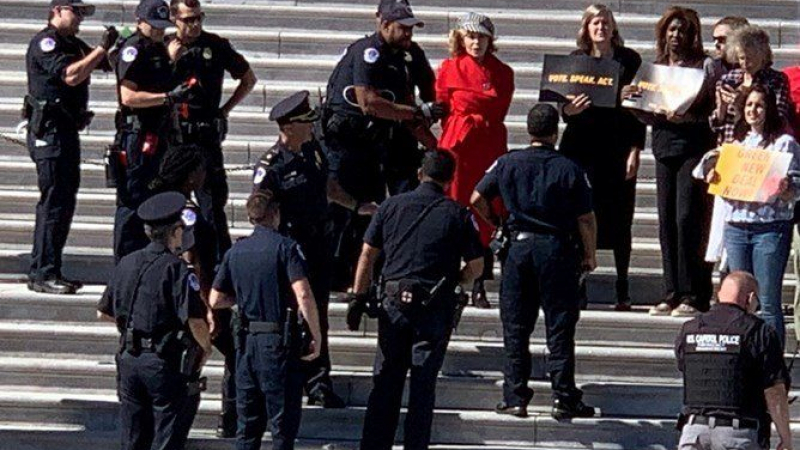 Арестуваха Джейн Фонда по време на екопротест във Вашингтон